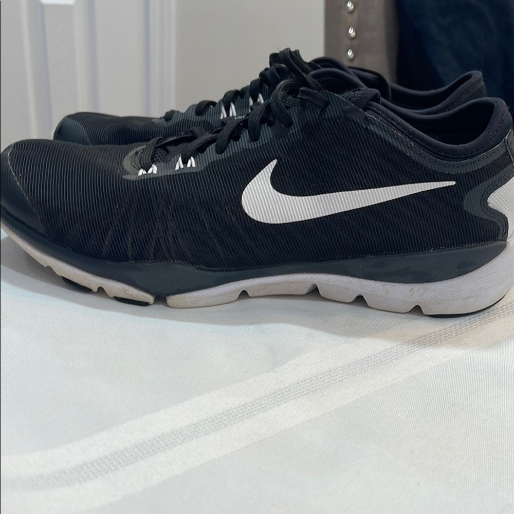 Nike Black and White Training Sneakers